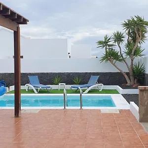 Super Detached Private Near The Beach- Heated Pool-wifi-uk Tv Villa